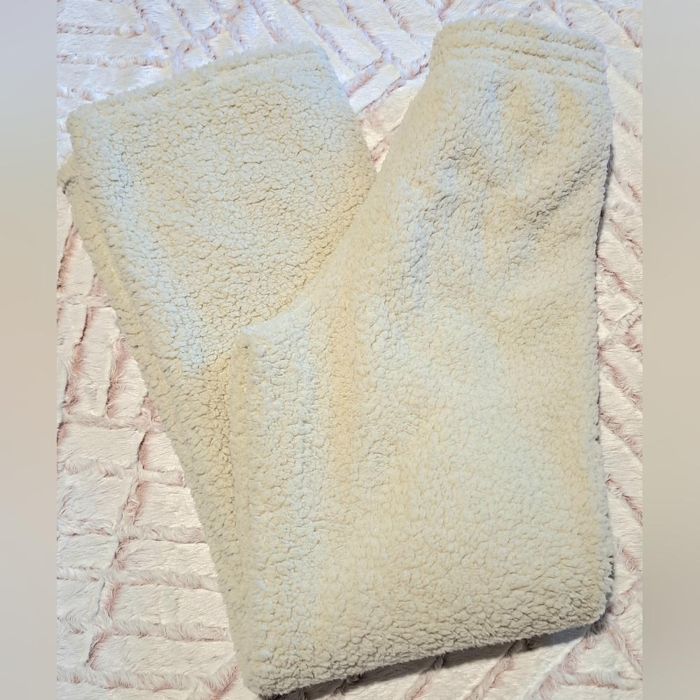 NWT SKIMS Teddy Track Pants Size Small Color Bone